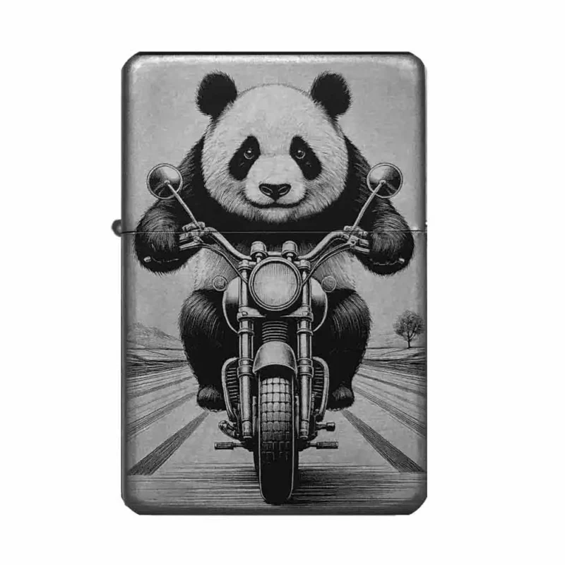 Motorradfahrender Panda-Feuerzeug mit Gravur-Option, lustiges Design